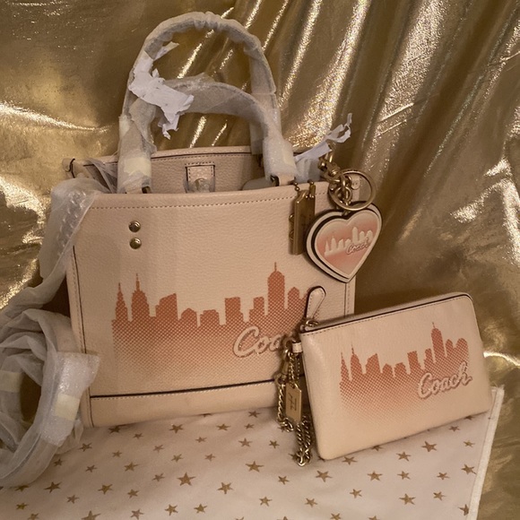 NWT Coach JLO Dempsey Tote 22” with NWT Coach JLO NYC  Wristlet & Bag Charm - Picture 3 of 17